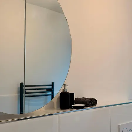 Apartment Modern, Bright For Individuals & Groups *