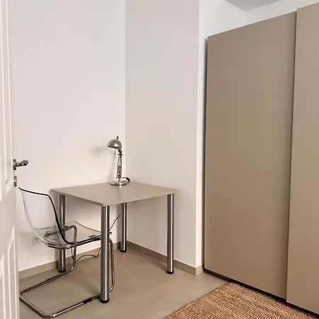 Modern, Bright For Individuals & Groups Apartment