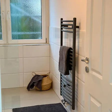 Modern, Bright For Individuals & Groups Apartment